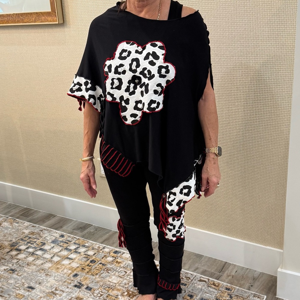 SALE Carrie Me Couture Unique outfit. Black/White Women’s Leopard Print Size L